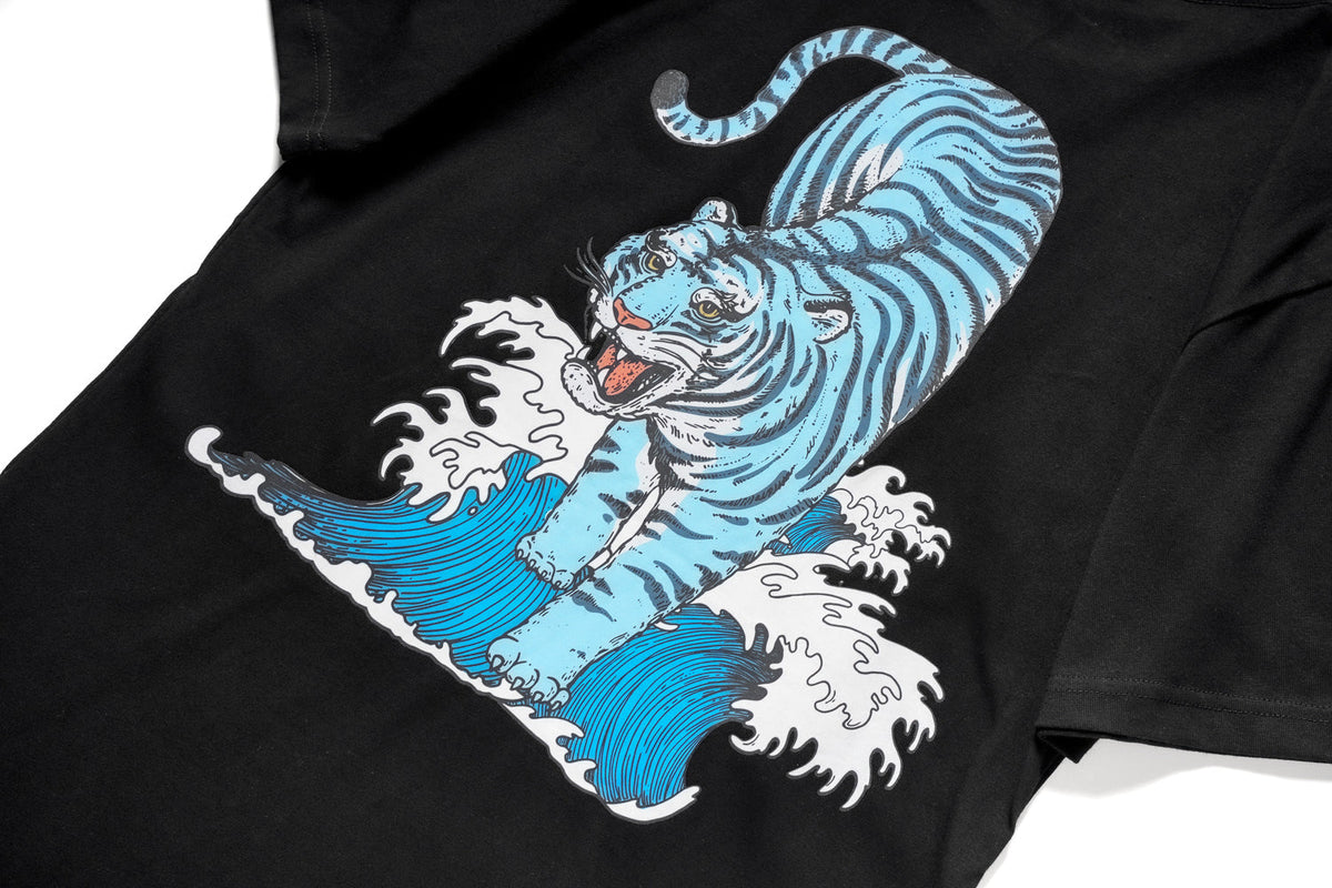 YeT022 Blue Tiger Ocean Tee