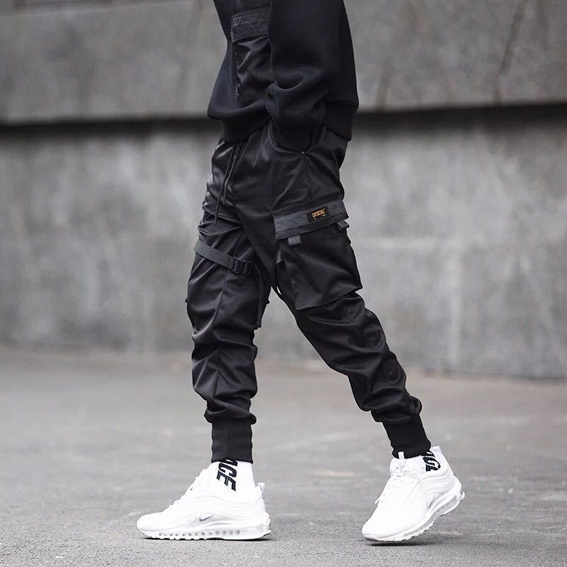 YE2032 Matte Black Joggers